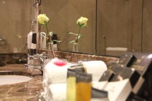 A bathroom at Al Shohada Hotel