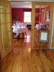 Restaurace v ubytování Gîte La Richardière
