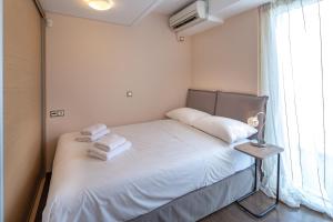 Posteľ alebo postele v izbe v ubytovaní Solon - Deluxe City Center Apartment