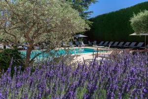 Bazén v ubytování Auberge de Cassagne & Spa nebo v jeho okolí