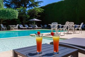 Bazén v ubytování Auberge de Cassagne & Spa nebo v jeho okolí