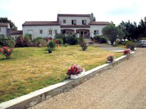 a house with some flowers in a yard at Domaine de la Pendule in Issel