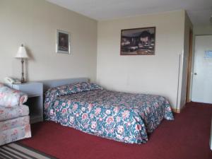 מיטה או מיטות בחדר ב-Newburg Inn Motel