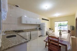 A kitchen or kitchenette at Pousada Dona Ema