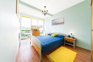 Postel nebo postele na pokoji v ubytování Apartament Słoneczny Wylotowa