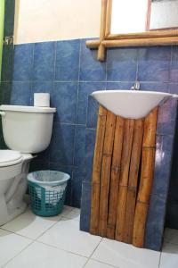 a bathroom with a sink and a toilet at Hostal Mamacucha in Montañita