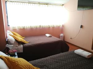Cama o camas de una habitación en Chapelet Hostal