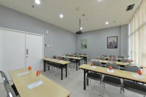 Veitingastaður eða matsölustaður á POP! Hotel BSD City Tangerang