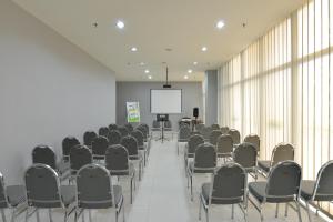 Viðskiptasvæði og/eða fundarherbergi á POP! Hotel BSD City Tangerang