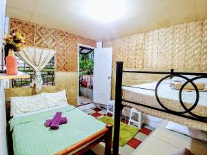 Postel nebo postele na pokoji v ubytování Stay N Save B&B