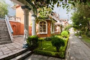 Un jardín fuera de Park Village Resort by KGH Group