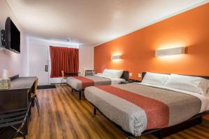 Postel nebo postele na pokoji v ubytování Motel 6-Schenectady, NY