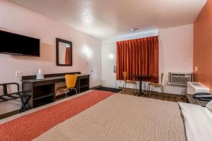 Postel nebo postele na pokoji v ubytování Motel 6-Schenectady, NY