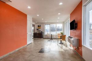 TV a/nebo společenská místnost v ubytování Motel 6-Schenectady, NY