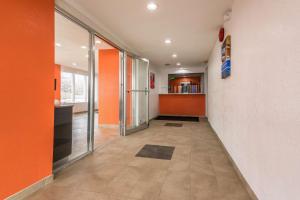 Kuchyň nebo kuchyňský kout v ubytování Motel 6-Schenectady, NY