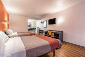 Postel nebo postele na pokoji v ubytování Motel 6-Schenectady, NY