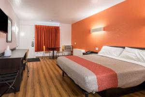 Postel nebo postele na pokoji v ubytování Motel 6-Schenectady, NY