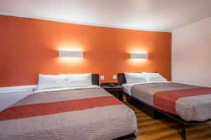 Postel nebo postele na pokoji v ubytování Motel 6-Schenectady, NY