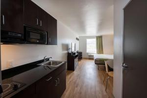 Kuchyň nebo kuchyňský kout v ubytování Studio 6-Mccarran, NV - Sparks - Tahoe - Reno Industrial Center