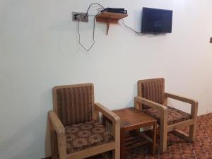 Μια τηλεόραση ή/και κέντρο ψυχαγωγίας στο Heaven Rose Hotel Khanian
