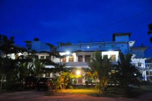 Taman di luar Hotel Alas Garden