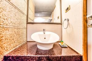 Koupelna v ubytování Hotel Gandharva Shivajinagar + 16 fotografií