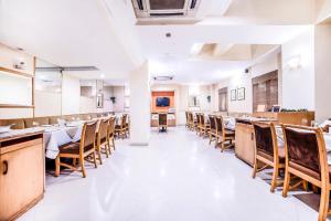 Restaurace v ubytování Hotel Gandharva Shivajinagar