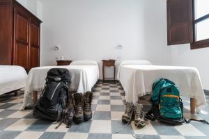 سرير أو أسرّة في غرفة في Ghivine Albergo Diffuso