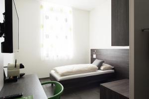 Rúm í herbergi á eee Hotel Traun
