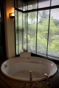 The Elements Krabi Resort - SHA Plus的一间浴室