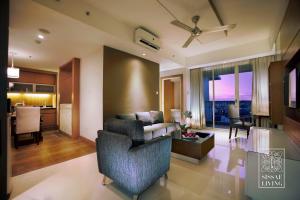 Et opholdsområde på The Malibu Suites Balikpapan by Sissae Living