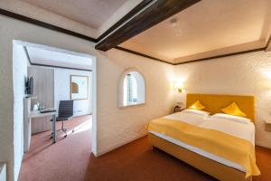Postel nebo postele na pokoji v ubytování CONTEL Hotel