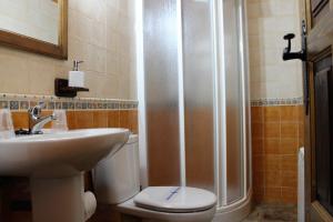 Hotel Rural el Arrabal Siguenza的一间浴室