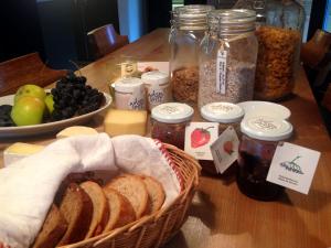 Afbeelding uit fotogalerij van Landhus Almens in Almens +41 foto's