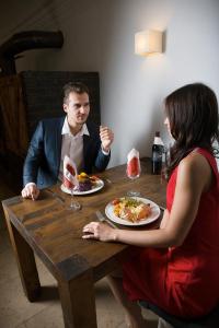 Jedlo v ubytovaní bed & breakfast alebo blízkom okolí