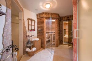 Koupelna v ubytování Landhaus Dengg + 37 fotografií