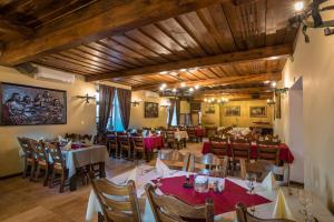 Reštaurácia alebo iné gastronomické zariadenie v ubytovaní Chateau Krakovany