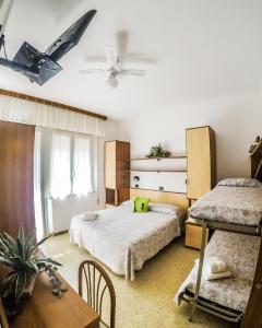 Postel nebo postele na pokoji v ubytování Hotel Trianon