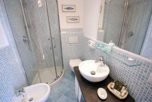 Ein Badezimmer in der Unterkunft Hotel Antares