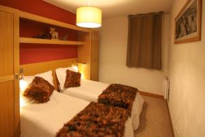 a hotel room with two beds with faux fur at Time to Ski - Porthos in Sainte-Foy-Tarentaise