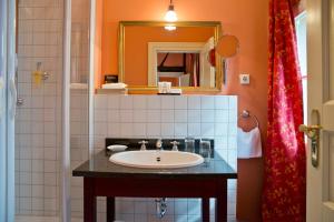 Ein Badezimmer in der Unterkunft Romantik Hotel Gutshaus Ludorf