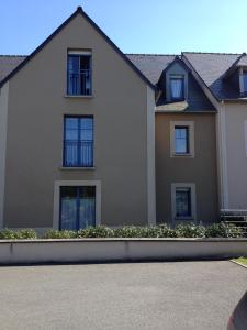 Το κτήριο όπου στεγάζεται  το διαμέρισμα