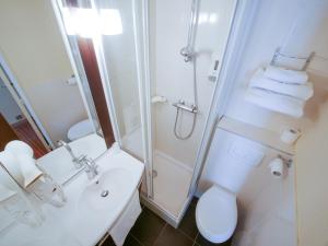 Koupelna v ubytování Hôtel Inn Design Resto Novo Alençon
