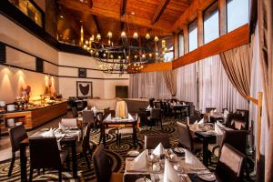 Restoranas ar kita vieta pavalgyti apgyvendinimo įstaigoje Avani Lesotho Hotel & Casino