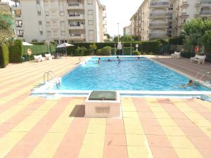 Bazén v ubytování CALAFELL 5 BEACH nebo v jeho okolí