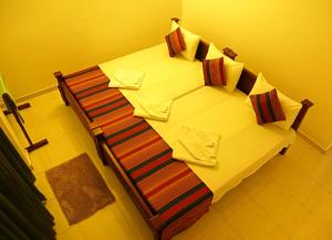 Postel nebo postele na pokoji v ubytování Vishmee Holiday Inn