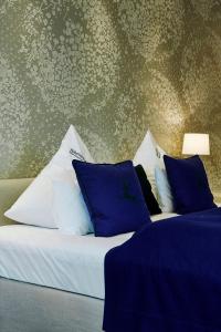 Postel nebo postele na pokoji v ubytování Hubertus Hof Landhotel