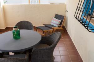 Posedenie v ubytovaní Villa La Caleta