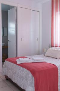 Posteľ alebo postele v izbe v ubytovaní Villa La Caleta + 25 fotografií