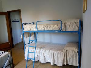 Łóżko lub łóżka w pokoju w obiekcie AGRITURISMO NIZUR'IN